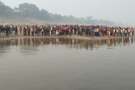 मिर्जापुर में नाव पलटने से 12 से अधिक लापता