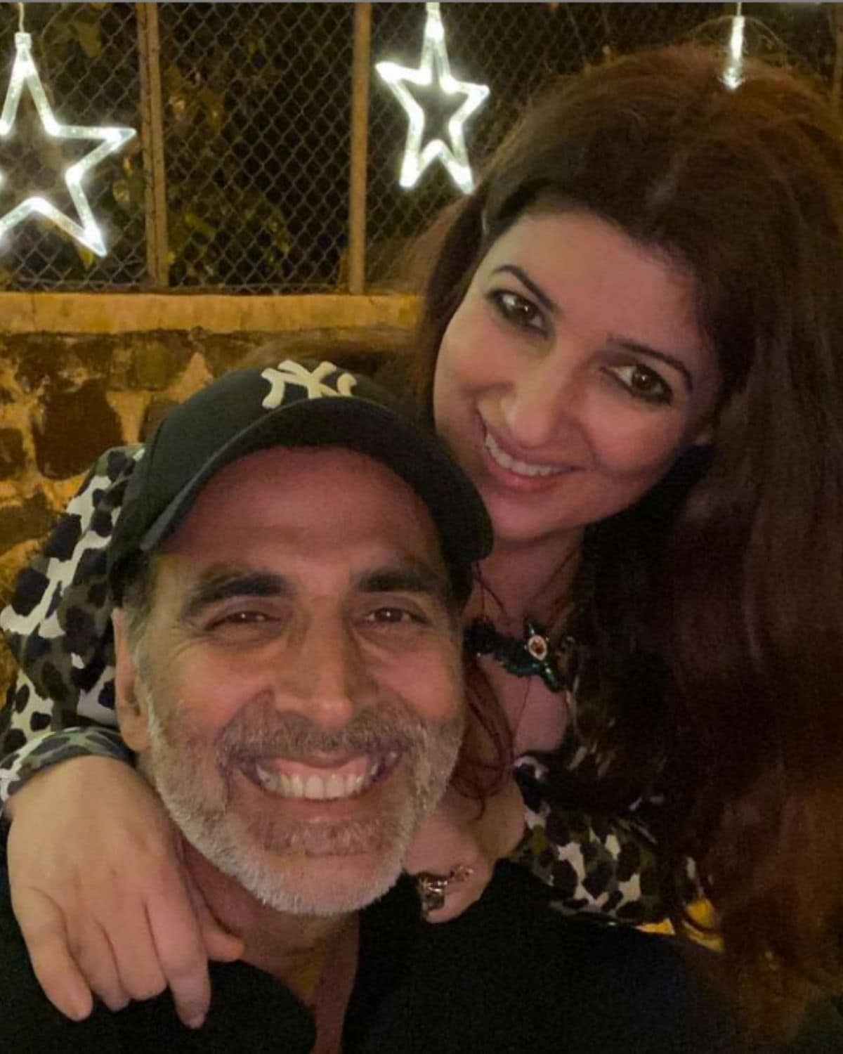 Akshay Kumar News, Twinkle Khanna News, Akshay Kumar Twinkle Khanna, Dimple Kapadia Gay, Akshay Kumar Gay, Twinkle Khanna Dimple Kapadia Gay, Twinkle Khanna, Akshay Kumar, Akshay Kumar medical Test, अक्षय कुमार, ट्विंकल खन्ना, Akshay Kumar Twinkle Khanna Marriage Anniversary, bollywood News in Hindi, news18 hindi