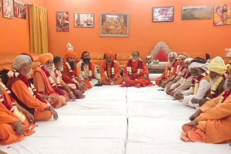 गौरतलब है कि हरिद्वार (Haridwar) में हाल में ही विश्व अखाड़ा परिषद का गठन किया गया है जिसको लेकर अखाड़ा परिषद ने पहले ही नाराजगी जताई थी.