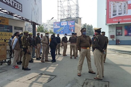 नोएडा के बाद प्रयागराज में बम की सूचना से मचा हड़कंप