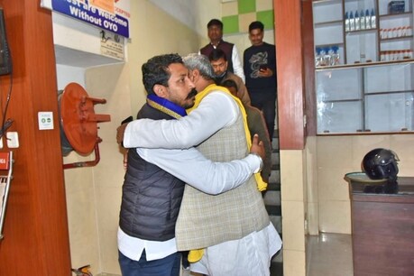 योगी सरकार के पूर्व मंत्री राजभर ने चंद्रशेखर आजाद से की मुलाकात