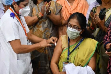 पहले चरण में 20 जनवरी को स्पेशल प्लेन से ऑक्सफोर्ड-एस्ट्राजेनेका वैक्सीन (कोविशील्ड) की 20 लाख डोज बांग्लादेश भेज सकता है.