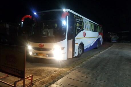 इंटरस्टेट ट्रांसपोर्ट (Interstate Transport) की तरह अब पड़ोसी देशों में पैसेंजर Passenger और गुड्स Goods वाहन चल सकेंगे. सड़क परिवहन मंत्रालय (Ministry of Road Transport and Highway) ने नोटिफिकेशन जारी कर दिया है.