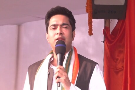 अभिषेक बनर्जी ने दक्षिणी मिनाजपुर में जनसभा को संबोधित किया. (Photo- Facebook/Abhishek Banerjee)