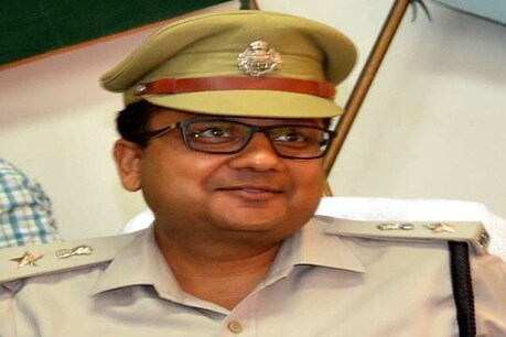 चाईबासा एसपी रहे अनीश गुप्ता ने सैकड़ों की भीड़ से 25 लाख के इनामी नक्सली को गिरफ्तार किया था. (फाइल फोटो)