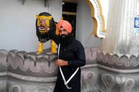 एसएचओ इकबाल सिंह ने बताया कि बघेल सिंह घर पर नहीं मिला है. बताया गया है कि वह अभी दिल्ली में ही है.
