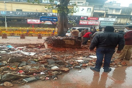 दिल्ली के चांदनी चौक में हनुमान मंदिर तोड़े जाने पर सियासत शुरू.