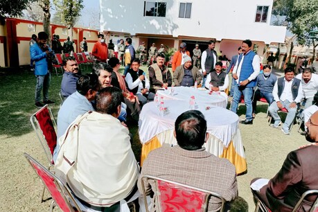 सरकार और संगठन से नाराज चल रहे अपने विधायकों को कांग्रेस मनाने में जुटी हुई है.