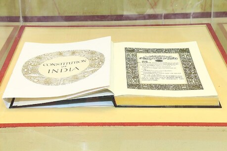 भारत का संविधान (Constitution of India) सबसे अनूठा है क्योंकि ये हाथ से लिखा गया