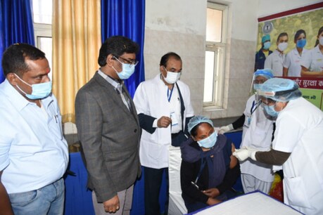 सीएम हेमंत सोरेन ने रांची सदर अस्पताल में कोरोना वैक्सिनेशन की शुरुआत की