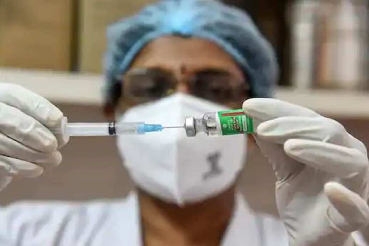 news18आम बजट 2021 में भारत में कोविड वैक्सीनेशन के लिए 35 हजार करोड़ रुपये दिए गए हैं. कॉन्सेप्ट इमेज.