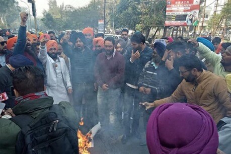 रोमाना ने किसान आंदोलन की हिमायत करने वालों को बिल्कुल NIA की तरफ से नोटिस भेजे जाने का कड़ा विरोध किया.