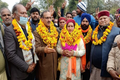 ऊना की बात की जाए तो जहां कुल तीन जिला परिषद वार्डों में दो पर भाजपा ने कब्जा किया है,
