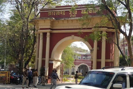 बाबूलाल मरांडी दल बदल मामले पर जल्द झारखंड हाईकोर्ट फैसला सुना सकता है.