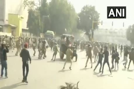 ITO पर पुलिसकर्मियों को कुचलने की कोशिश!