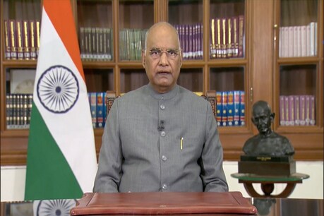 राष्ट्रपति ने कहा, गणतन्त्र दिवस का राष्ट्रीय पर्व भी, हम पूरे उत्साह के साथ मनाते हुए, अपने राष्ट्रीय ध्वज तथा संविधान के प्रति सम्मान व आस्था व्यक्त करते हैं.