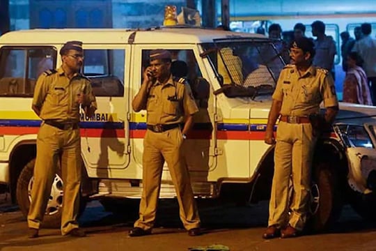 पुलिस ने हत्‍या का मामला दर्ज कर लिया है. 