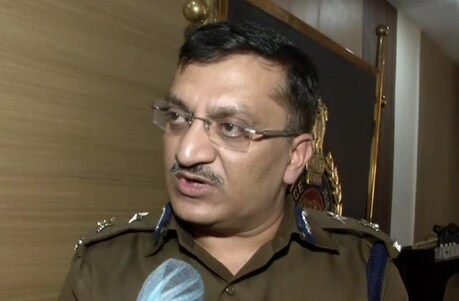 मनीष के अग्रवाल ने कहा कि गणतंत्र दिवस परेड के सुचारू संचालन को सुनिश्चित करना दिल्ली पुलिस का काम है और हम इसके पूरा करने के लिए प्रतिबद्ध हैं.