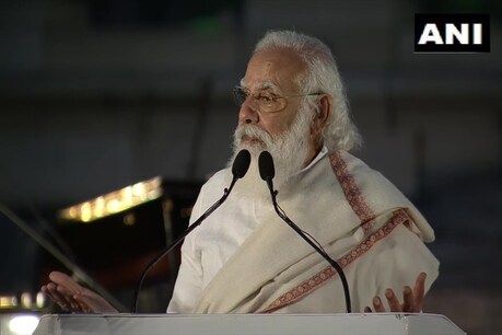 PM मोदी ने कहा कि आज हर भारतीय अपने दिल पर हाथ रखे, नेताजी सुभाष को महसूस करे.