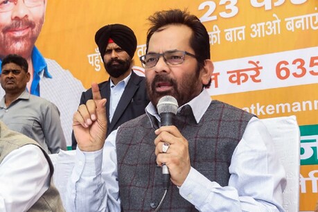 केंद्रीय अल्पसंख्यक कार्य मंत्री मुख्तार अब्बास नकवी ने प्रियंका गांधी पर बोला हमला. (File)