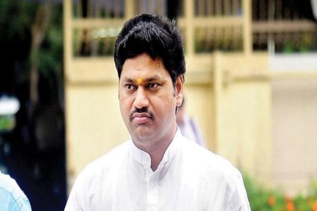 महिला ने आरोप लगाया है कि 2006 में मुंडे ने उसके साथ बार-बार बलात्कार किया. (फोटो साभारः PTI)