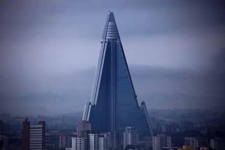 उत्तर कोरिया का रयुगयोंग (Ryugyong Hotel) आज तक बंद पड़ा है