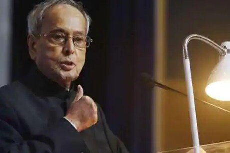 प्रणब मुखर्जी ने अपनी किताब में लिखी बात. (File pic)