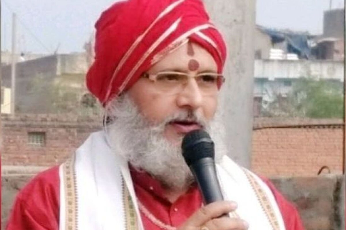 स्वामी दिव्यानंद ने वेब सीरीज तांडव से आपत्तिजनक सीन हटाने की मांग की है.
