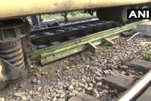 PHOTOS: अमृतसर से जयनगर जा रही ट्रेन के 2 डिब्बे पटरी से उतरे, टला बड़ा हादसा