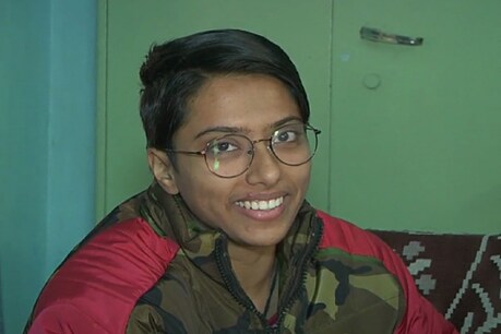 सलोनी ने इंदौर से मैकेनिकल इंजीियरिंग में बीई किया है.