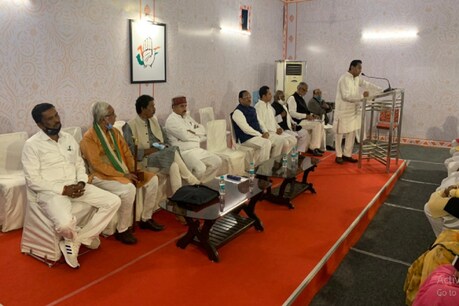 पूर्व सीएम और पीसीसी चीफ कमलनाथ ने आज आदिवासी इलाकों के विधायकों और नेताओं से चर्चा की.