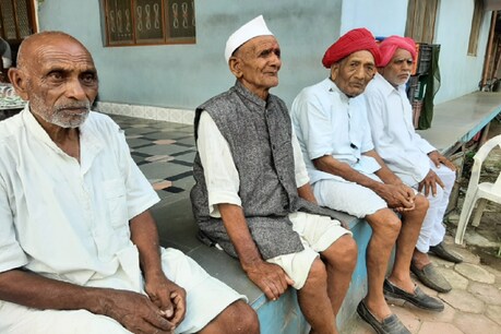 रतलाम के इन बुज़ुर्गों के आदर्श गांधीजी हैं.