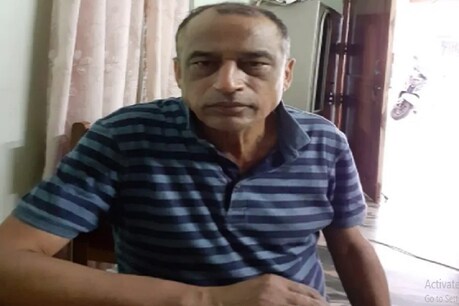 प्रदीप खन्ना ने तृतीय श्रेणी कर्मचारी के तौर पर नौकरी शुरू की थी.
