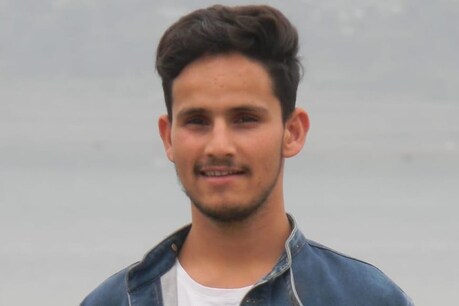 मंडी जिला परिषद चुनाव में विजय भाटिया सबसे कम उम्र में सदस्य बने हैं.