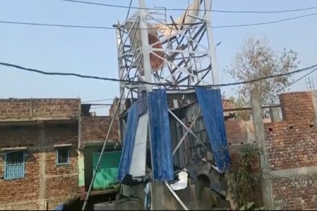 बिहार के नालंदा में जमीन पर गिरी पानी की टंकी
