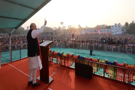 पश्चिम बंगाल के ठाकुरनगर में एक रैली को संबोधित करते केंद्रीय गृह मंत्री अमित शाह. (Amit Shah Twitter/11 Feb 2021)