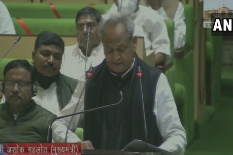 बजट भाषण के दौरान अशोक गहलोत ने फिर बीजेपी पर निशाना साधते हुए कहा कि हम कभी ताला नहीं लगाते हैं.