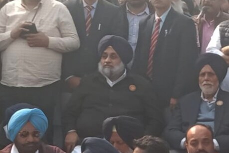 सुखबीर बादल नगर काउंसिल के चुनाव के लिए अपने उम्मीदवारों के नॉमिनेशनन भरवाने के लिए एसडीएम कार्यालय पहुंचे थे. इस बीच SAD और कांग्रेसी कार्यर्ताओं के बीच झड़प हो गई.