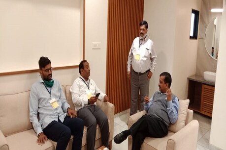 दिल्ली के मुख्यमंत्री और AAP के राष्ट्रीय संयोजक अरविंद केजरीवाल गुजरात दौरे पर हैं.