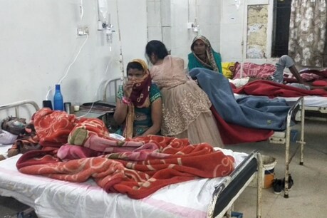 देवास में बस हादसे में कई लोग गंभीर बताए जा रहे हैं.
