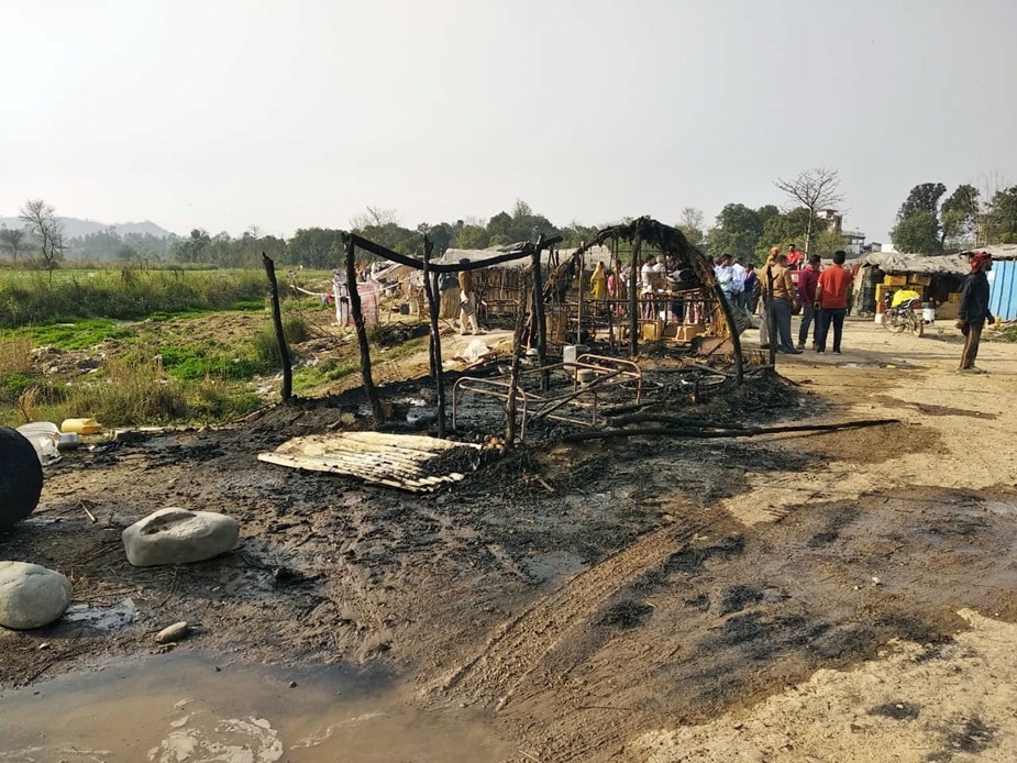 आग में झुलसी 7 वर्षीय बच्ची की मौत, डेढ़ वर्षीय मासूम PGI में भर्ती 1 आग में झुलसी 7 वर्षीय बच्ची की मौत, डेढ़ वर्षीय मासूम PGI में भर्ती