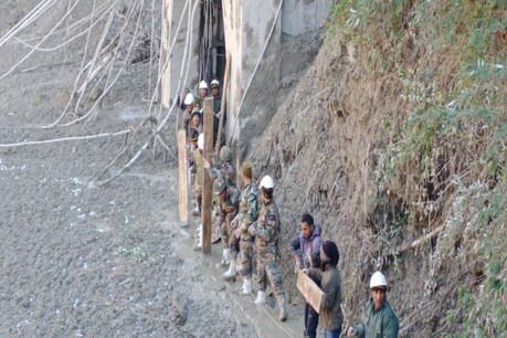 उत्तराखंड त्रासदी पर पीएम मोदी ने मुआवजे का ऐलान किया है. (प्रतीकात्मक तस्वीर-ANI)
