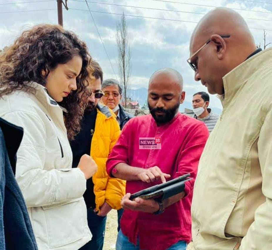 मनाली में घर के बाद अब अपना कैफे और रेस्टोरेंट खोलेंगी कंगना रनौत, देखी जमीन 1 मनाली में घर के बाद अब अपना कैफे और रेस्टोरेंट खोलेंगी कंगना रनौत, देखी जमीन