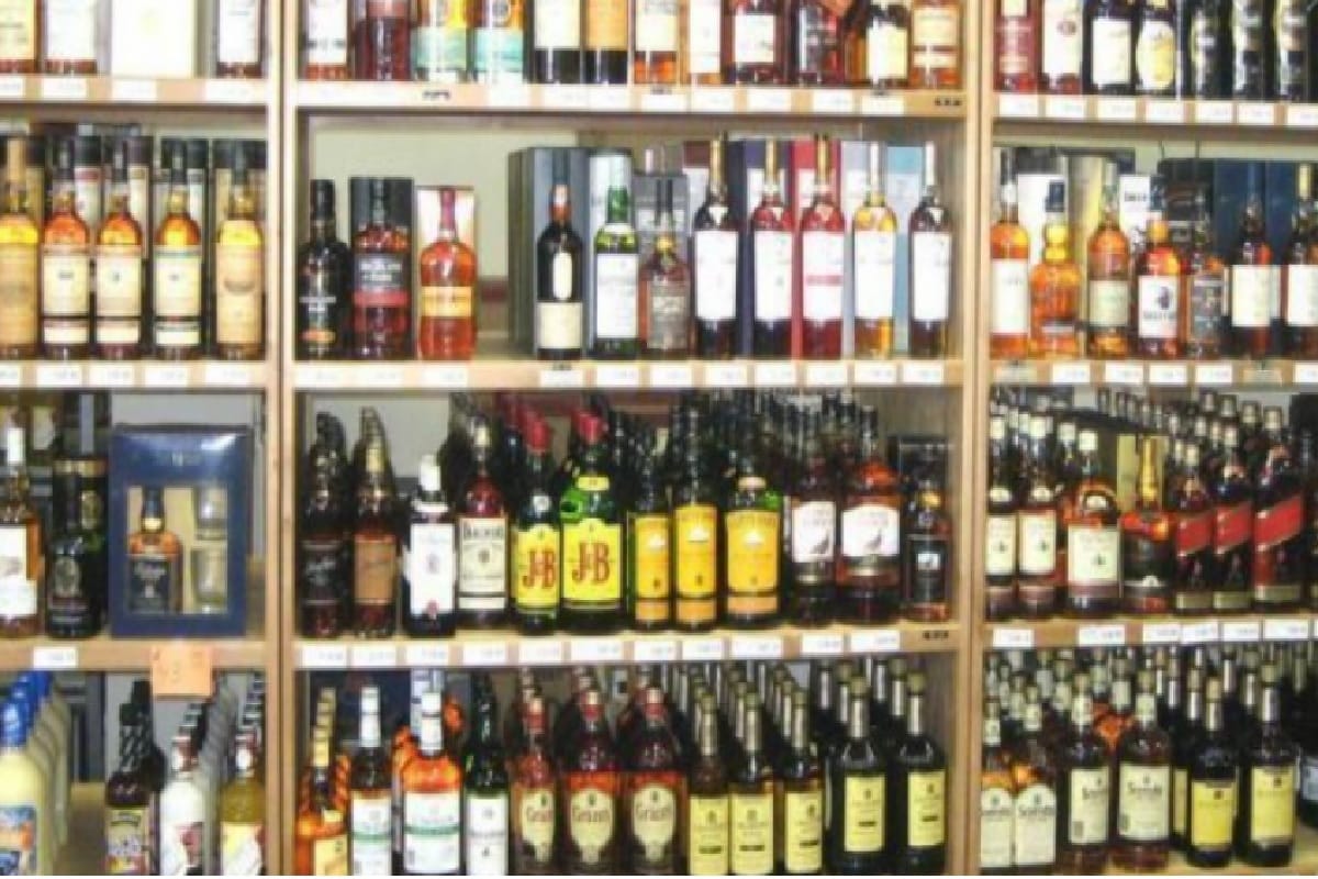 1 April से यूपी में बीयर सस्ती और महंगी हो जाएगी अंग्रेजी और देसी शराब