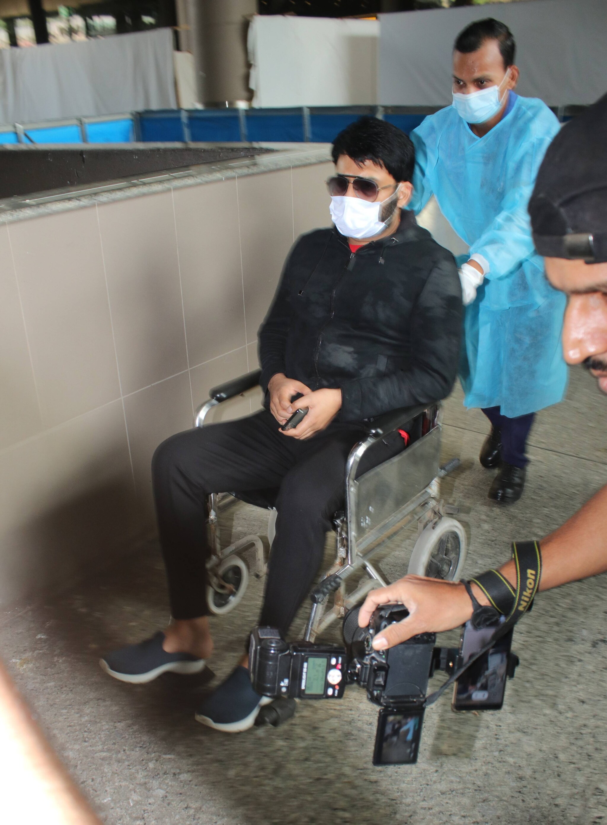 Mumbai airport kapil sharma video, kapil sharma