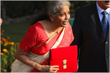 Finance Minister Nirmala Sitharaman came to the press conference to answer the questions of journalists after presenting the budget in the Lok Sabha