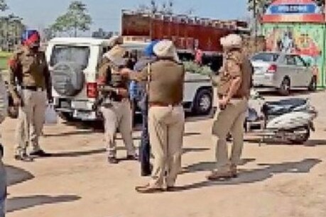 पुलिस कर्मी को ढाबे पर ग्राहक बनाकर भेजा था.