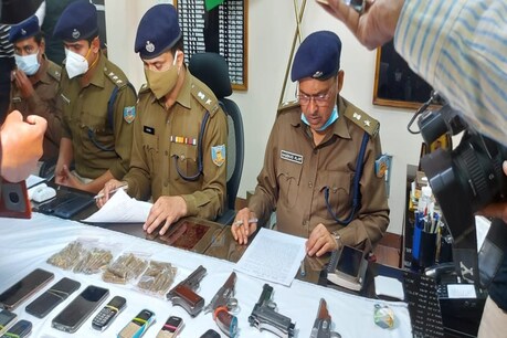 पुलिस ने बताया कि नक्सली राजू गोप रांची जिले में पीएलएफआई संगठन के विस्तार में जुटा था