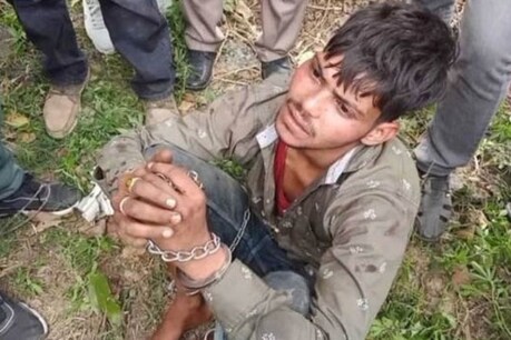 थाना सदर के एएसआई कौशल चंद्र का कहना है कि वे अपने साथियों के साथ बलकार को में गाड़ी में थाने ले जा रहे थे.