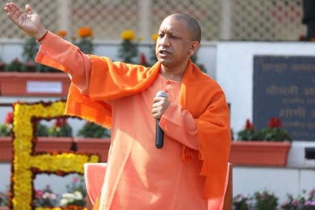 सीएम योगी ने जांबाज बच्चों को किया सम्मानित (File photo)